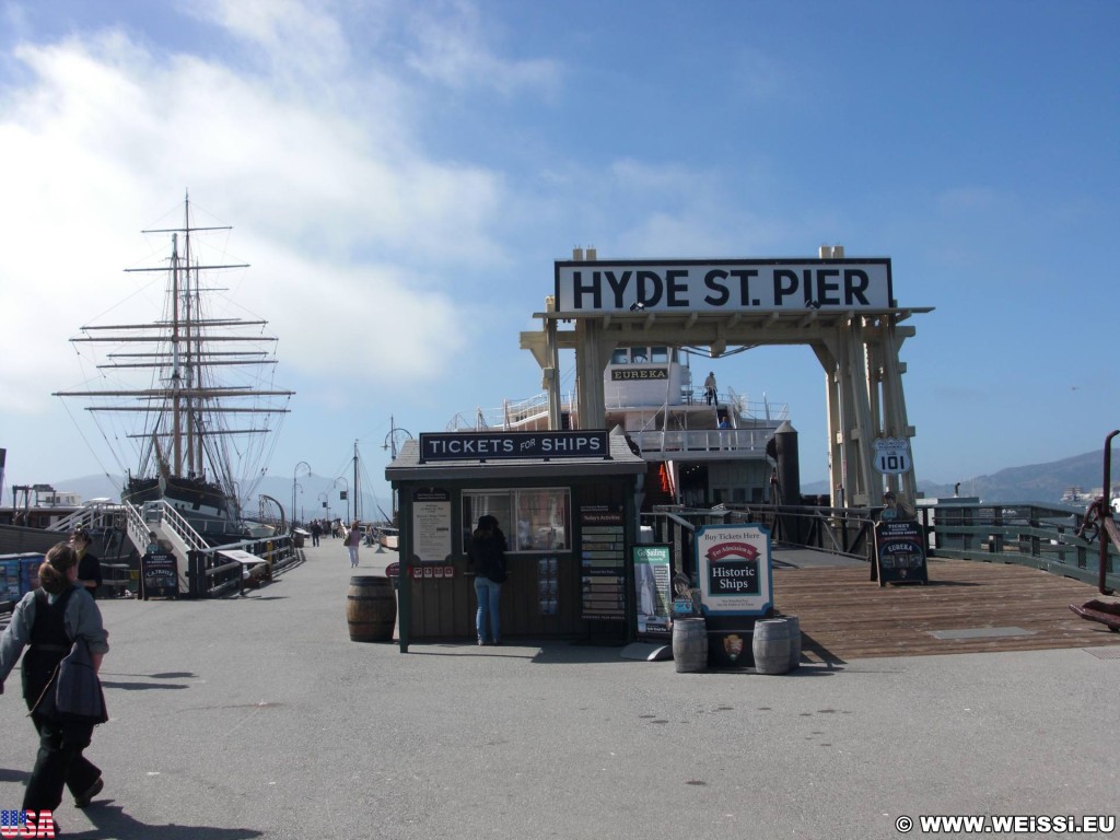 San Francisco. Hyde Street Pier. - Westküste, Fishermans Wharf, San Francisco Maritime National Historical Park, Hyde Street Pier, San Francisco - (Fisherman's Wharf, San Francisco, California, Vereinigte Staaten)