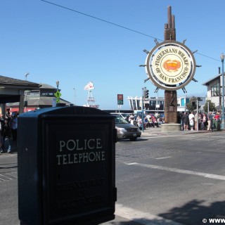 San Francisco. Fishermans Wharf. - Westküste, Fishermans Wharf, Police Telephone, San Francisco - (Fisherman's Wharf, San Francisco, California, Vereinigte Staaten)