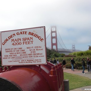 San Francisco. Golden Gate Bridge. - Westküste, Brücke, Golden Gate Bridge, Hängebrücke, San Francisco Bay, Wahrzeichen, Bauwerk, Schild, Haupttragseil, Querschnitt Haupttragseile, Tafel, San Francisco - (Fort Winfield Scott, San Francisco, California, Vereinigte Staaten)