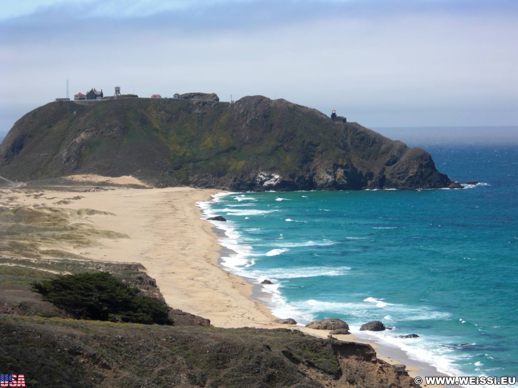 Highway 1 - California State Route 1. - Westküste, Big Sur, Küstenabschnitt, Landschaft, Meer, Pazifik, Leuchtturm, Point Sur Lighthouse, Highway 1, California State Route 1 - (Notleys Landing, Big Sur, California, Vereinigte Staaten)