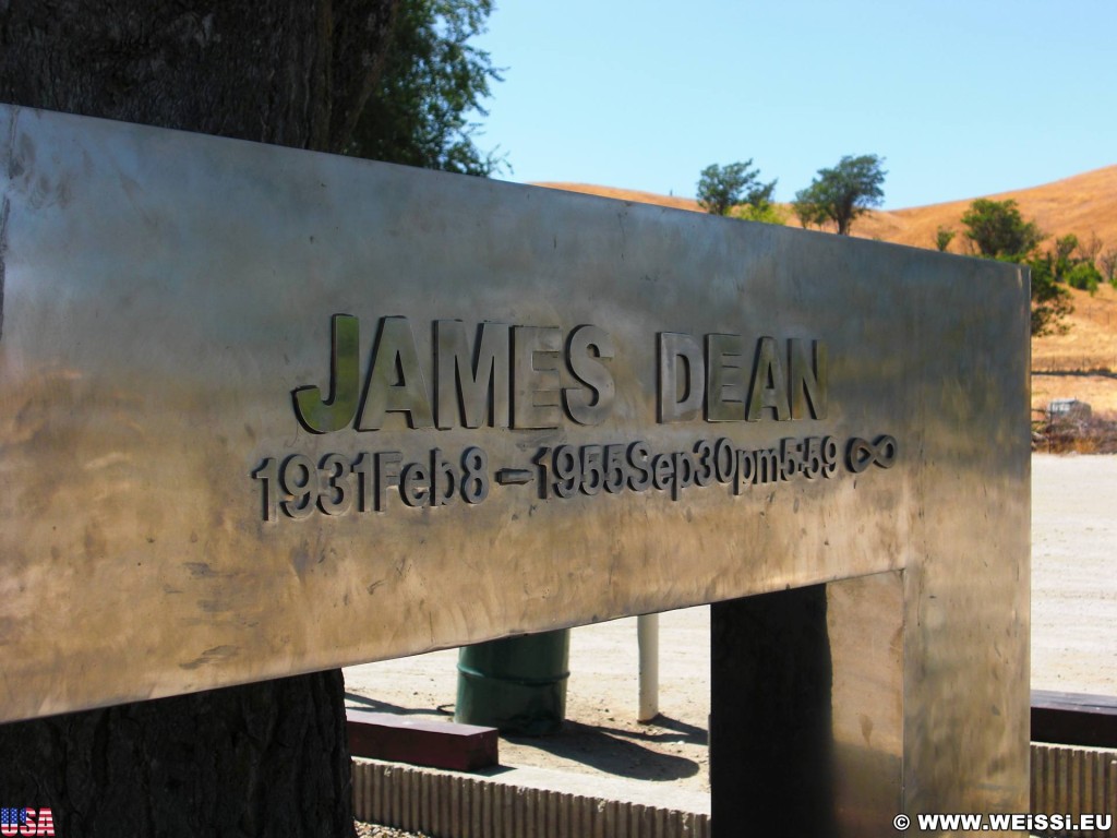 James Dean Memorial at Jack Ranch Cafe. - Schild, Hinweisschild, Tafel, Cholame, James Byron Dean, James Dean Memorial, Gedenktafel - (Cholame, Shandon, California, Vereinigte Staaten)
