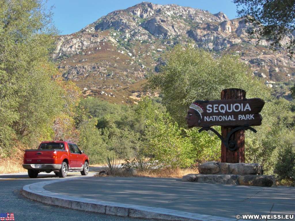 Sequoia National Park. - Schild, Einfahrtsschild, Sequoia Nationalpark, Südeingang - (Hammond, Sequoia National Park, California, Vereinigte Staaten)