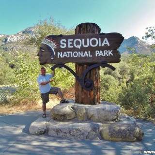 Sequoia National Park. - Schild, Einfahrtsschild, Sequoia Nationalpark, Personen - WEISSINGER Andreas - (Hammond, Sequoia National Park, California, Vereinigte Staaten)