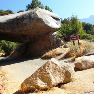 Sequoia National Park. - Felsen, Sequoia Nationalpark, Tunnel Rock - (Potwisha, Three Rivers, California, Vereinigte Staaten)