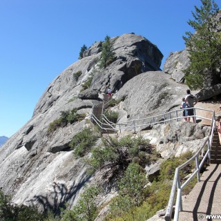 Sequoia National Park. - Felsen, Sequoia Nationalpark, Granit-Monolith, Moro Rock, Felsformation, Personen - LUTZER Sandra - (Pinewood, Sequoia National Park, California, Vereinigte Staaten)