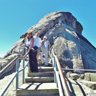 Sequoia National Park. - Felsen, Sequoia Nationalpark, Moro Rock, Felsformation, Personen - WEISSINGER Edeltraud - (Pinewood, Sequoia National Park, California, Vereinigte Staaten)