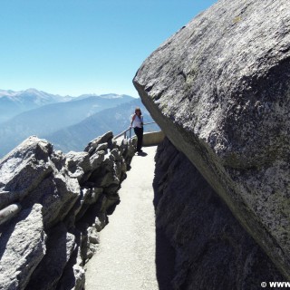 Sequoia National Park. - Felsen, Sequoia Nationalpark, Moro Rock, Felsformation, Personen - WEISSINGER Edeltraud - (Pinewood, Sequoia National Park, California, Vereinigte Staaten)