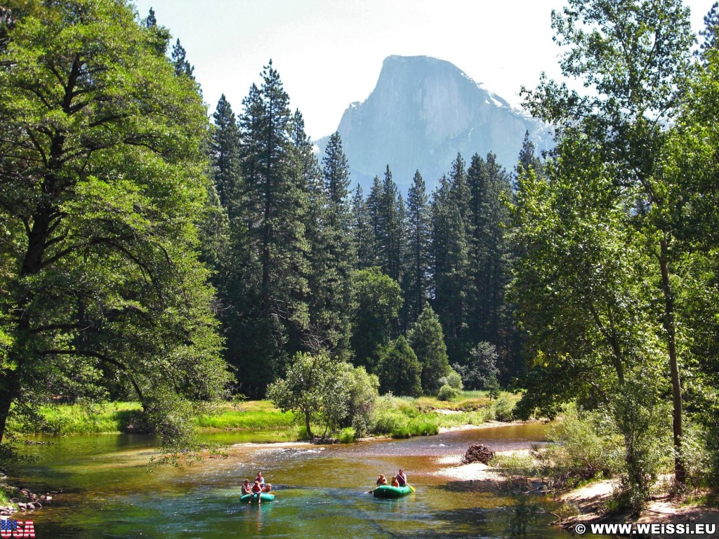 Yosemite National Park. - Yosemite Nationalpark, Yosemite Valley, Merced River, Fluss, Rafting - (Yosemite Village, Yosemite National Park, California, Vereinigte Staaten)