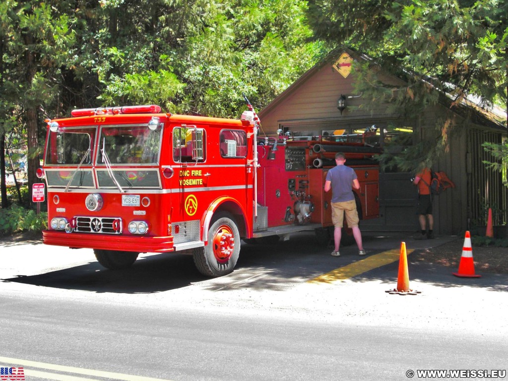 Yosemite National Park. - Feuerwehr, Feuerwehrauto, Yosemite Nationalpark, Yosemite Valley - (Yosemite Village, Yosemite National Park, California, Vereinigte Staaten)