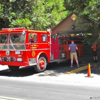 Yosemite National Park. - Feuerwehr, Feuerwehrauto, Yosemite Nationalpark, Yosemite Valley - (Yosemite Village, Yosemite National Park, California, Vereinigte Staaten)