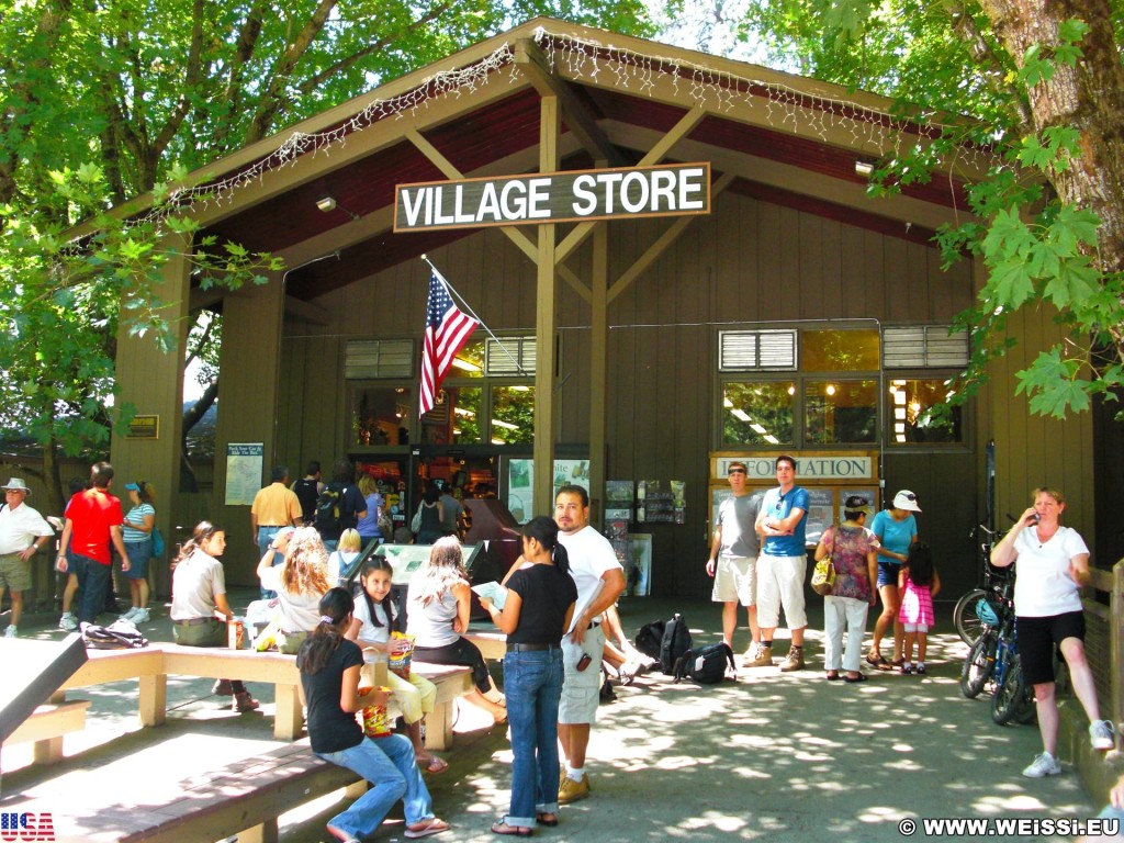 Yosemite National Park. - Yosemite Nationalpark, Yosemite Valley, Village Store - (Yosemite Village, Yosemite National Park, California, Vereinigte Staaten)