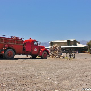 Death Valley National Park. - Feuerwehr, Auto, Death-Valley-Nationalpark, Stovepipe Wells Village, General Store - (Beatty Junction, Death Valley, California, Vereinigte Staaten)