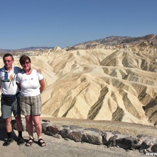 Death Valley National Park. - Death-Valley-Nationalpark, Zabriskie Point, Personen - WEISSINGER Edeltraud, WEISSINGER Erwin - (Furnace Creek, Death Valley, California, Vereinigte Staaten)