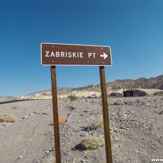 Death Valley National Park. - Schild, Tafel, Einfahrtsschild, Wegweiser, Death-Valley-Nationalpark, Zabriskie Point - (Furnace Creek, Death Valley, California, Vereinigte Staaten)