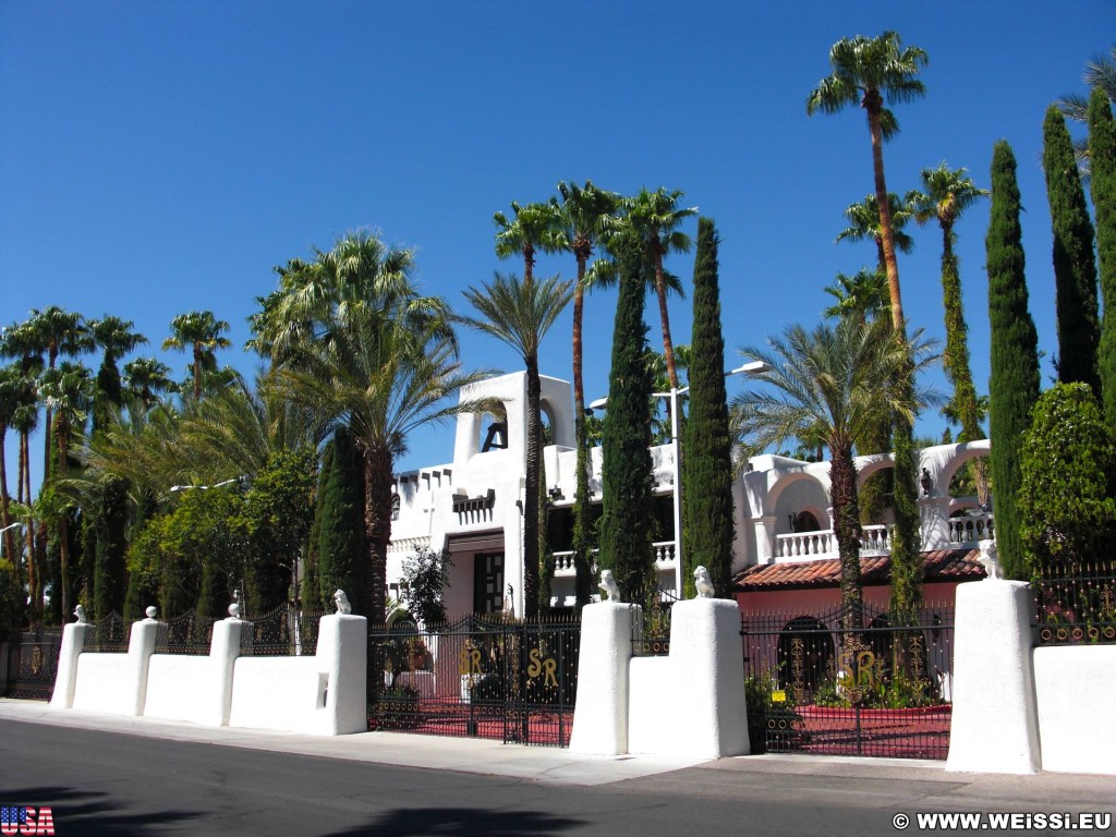 Las Vegas. Las Vegas - Jungle Palace Siegfried & Roy. - Gebäude, Villa, Las Vegas, Roy Uwe Ludwig Horn, Siegfried Fischbacher, Siegfried und Roy Haus, Zaun, Siegfried & Roy, Palmen - (Eastland Heights, Las Vegas, Nevada, Vereinigte Staaten)