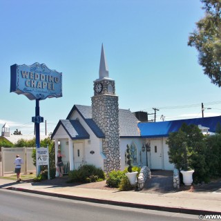 Las Vegas. - Gebäude, Kirche, Werbeschild, Schild, Personen, Las Vegas, A Chapel of Endless Love, Wedding Chapel, Leuchtschild, Mastschild - LUTZER Sandra - (Las Vegas, Nevada, Vereinigte Staaten)