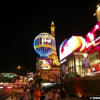 Las Vegas. - Las Vegas, Fassadenbeleuchtung, Paris Las Vegas, Videowall - (Bracken, Las Vegas, Nevada, Vereinigte Staaten)