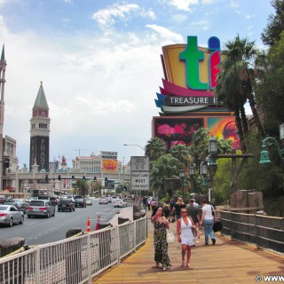 Las Vegas. - Strasse, Personen, Las Vegas, Campanile, Markusturm, Autos - (Bracken, Las Vegas, Nevada, Vereinigte Staaten)