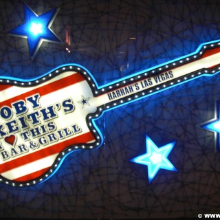 Las Vegas. - Schild, Las Vegas, Leuchtschild, Toby Keith, Gitarre - (Bracken, Las Vegas, Nevada, Vereinigte Staaten)