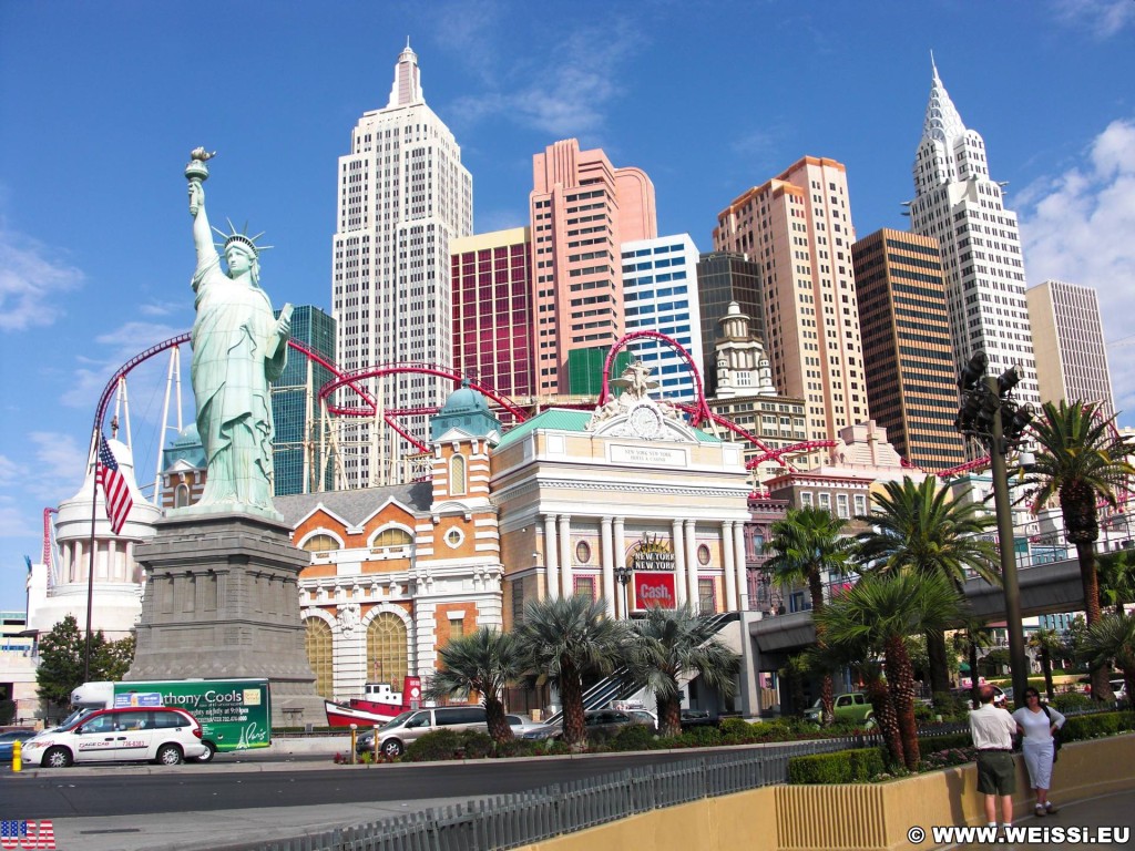 Las Vegas. - Gebäude, Las Vegas, Fassade, New York-New York Hotel und Casino, Hochschaubahn, Achterbahn, Roller coaster, Statue of Liberty, Empire State Building, Chrysler Building - (Bracken, Las Vegas, Nevada, Vereinigte Staaten)