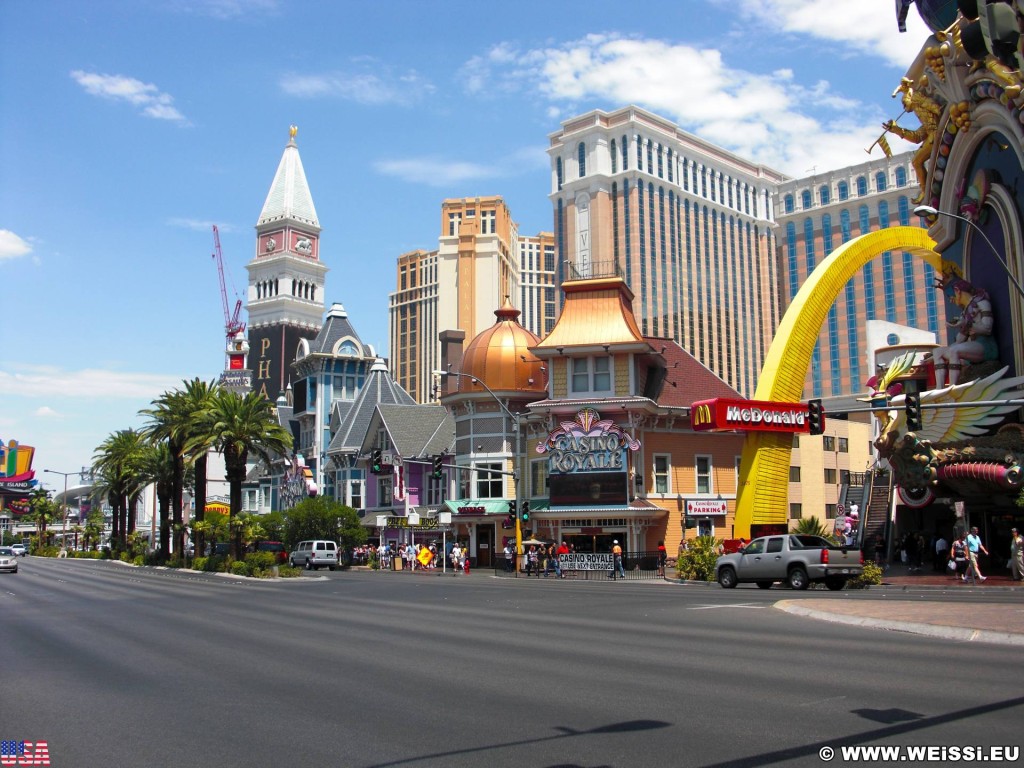 Las Vegas. - Gebäude, Strasse, Las Vegas, Fassade, Venetian Resort Hotel, Campanile, Markusturm, Mc Donald's, Casino Royale - (Bracken, Las Vegas, Nevada, Vereinigte Staaten)