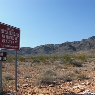 Valley of Fire State Park. - Schild, Landschaft, Tafel, No Hunting, Valley of Fire State Park - (Valley of Fire State Park, Mesquite, Nevada, Vereinigte Staaten)