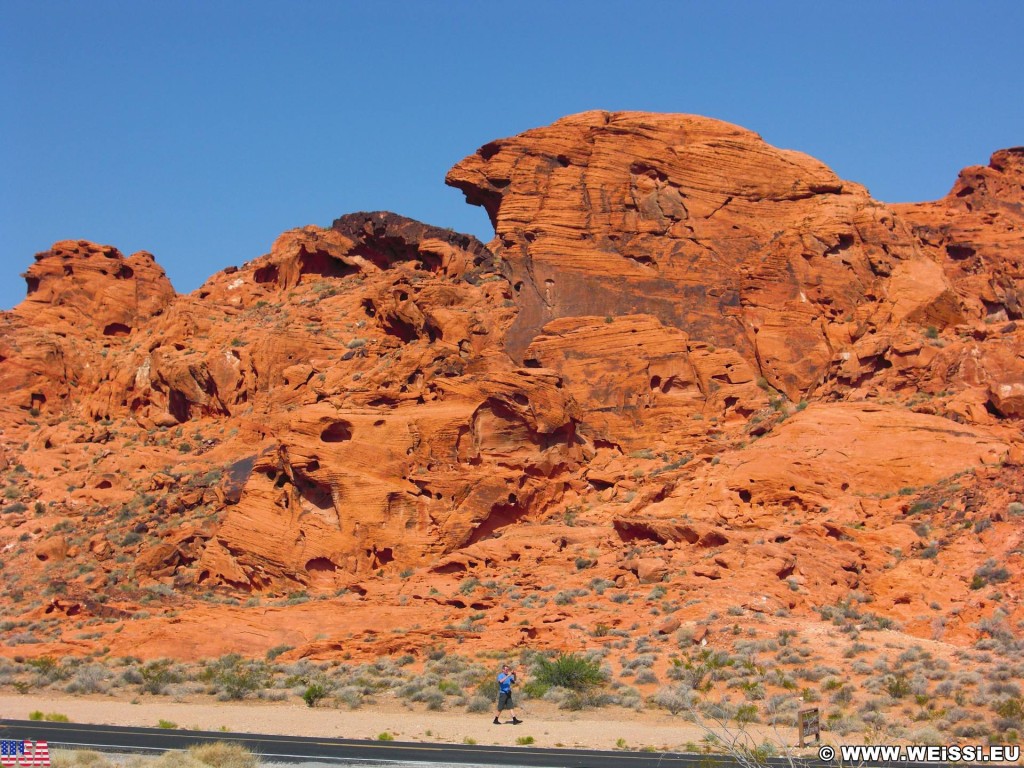 Valley of Fire State Park. Eagle Rock - Valley of Fire State Park. - Felsen, Felsformation, Valley of Fire State Park, Sandstein, Sandsteinformationen, Eagle Rock, Erosion - (Valley of Fire State Park, Mesquite, Nevada, Vereinigte Staaten)