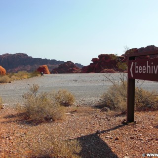 Valley of Fire State Park. Beehives - Valley of Fire State Park. - Schild, Tafel, Felsen, Felsformation, Valley of Fire State Park, Erosion, Beehives - (Valley of Fire State Park, Mesquite, Nevada, Vereinigte Staaten)