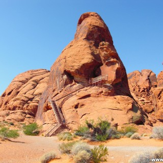 Valley of Fire State Park. Atlatl Rock - Valley of Fire State Park. - Stiege, Felsen, Felsformation, Valley of Fire State Park, Sandstein, Sandsteinformationen, Erosion, Atlatl Rock, Petroglyphs - (Valley of Fire State Park, Mesquite, Nevada, Vereinigte Staaten)