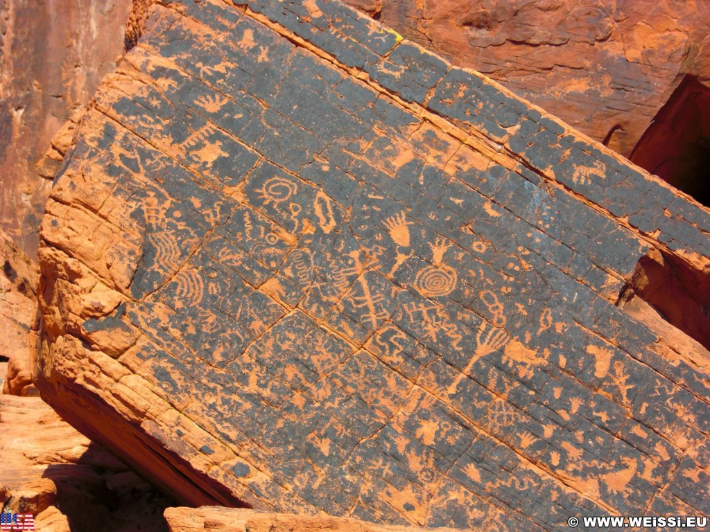 Valley of Fire State Park. Atlatl Rock - Valley of Fire State Park. - Felsen, Felsformation, Valley of Fire State Park, Sandstein, Sandsteinformationen, Erosion, Atlatl Rock, Petroglyphs - (Valley of Fire State Park, Mesquite, Nevada, Vereinigte Staaten)