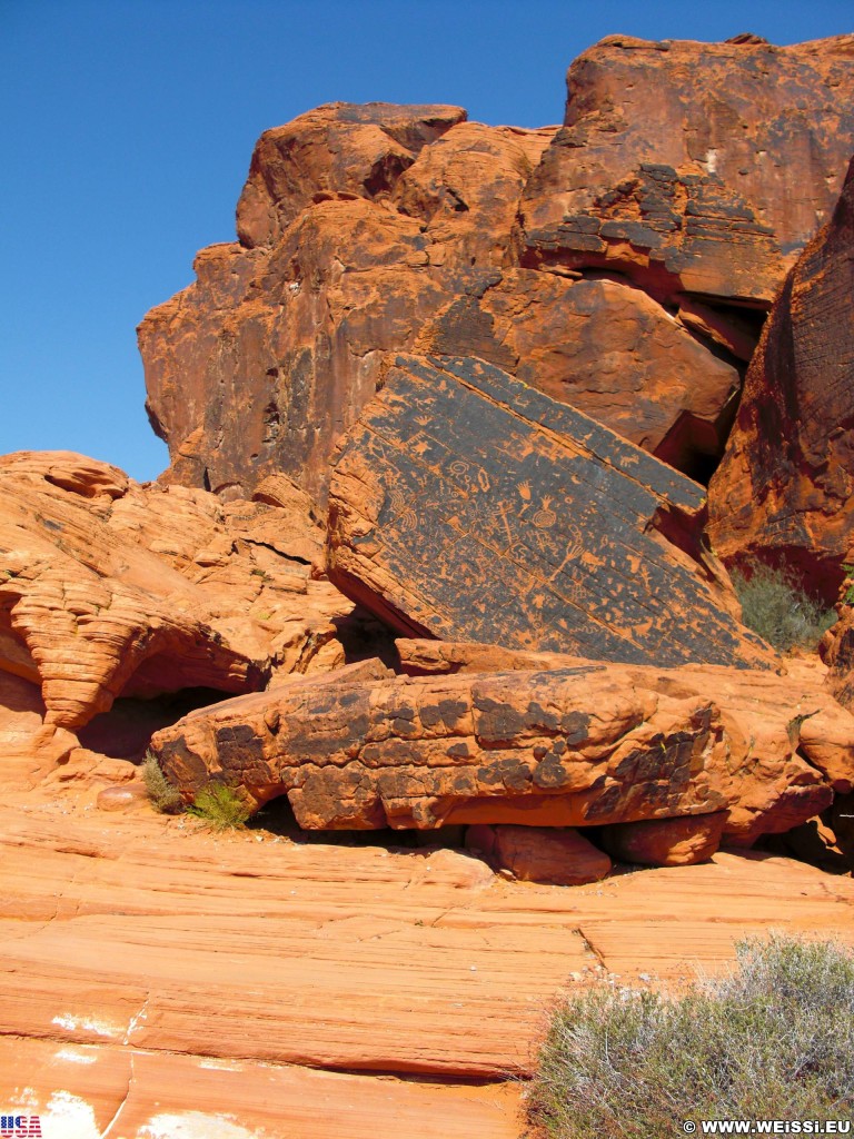 Valley of Fire State Park. Atlatl Rock - Valley of Fire State Park. - Felsen, Felsformation, Valley of Fire State Park, Sandstein, Sandsteinformationen, Erosion, Atlatl Rock, Petroglyphs - (Valley of Fire State Park, Mesquite, Nevada, Vereinigte Staaten)