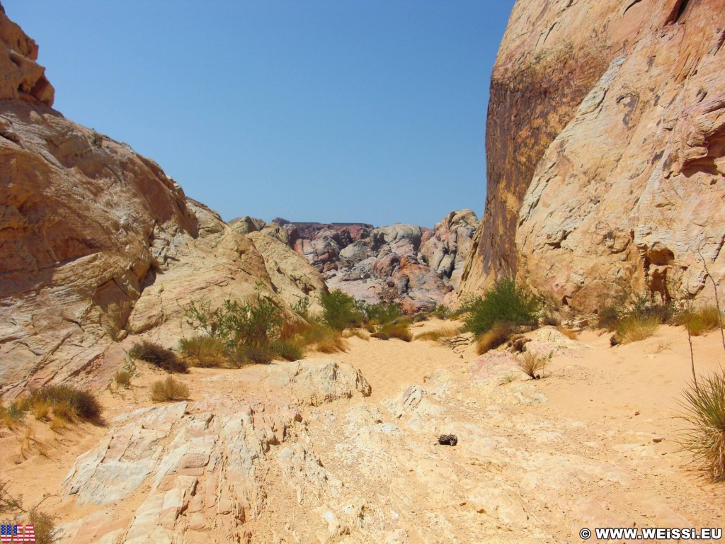 Valley of Fire State Park. White Domes Picnic Area - Valley of Fire State Park. - Felsen, Felsformation, Valley of Fire State Park, Sandstein, Sandsteinformationen, Erosion, White Domes, Picnic Area - (Valley of Fire State Park, Overton, Nevada, Vereinigte Staaten)