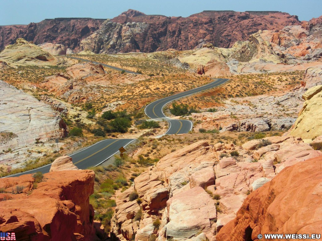 Valley of Fire State Park. Rainbow Vista - Valley of Fire State Park. - Strasse, Landschaft, Felsen, Felsformation, Valley of Fire State Park, Sandstein, Sandsteinformationen, Erosion, Rainbow Vista - (Valley of Fire State Park, Overton, Nevada, Vereinigte Staaten)