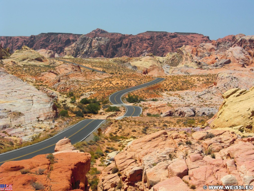 Valley of Fire State Park. Rainbow Vista - Valley of Fire State Park. - Strasse, Landschaft, Felsen, Felsformation, Valley of Fire State Park, Sandstein, Sandsteinformationen, Erosion, Rainbow Vista - (Valley of Fire State Park, Overton, Nevada, Vereinigte Staaten)