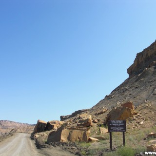 Cottonwood Canyon Road. - Strasse, Schild, Landschaft, Tafel, Ankünder, Felsen, Steine, Rocks, Cottonwood Canyon Road, Grand Staircase Escalante National Monument, Canyon - (Paria, Kanab, Utah, Vereinigte Staaten)