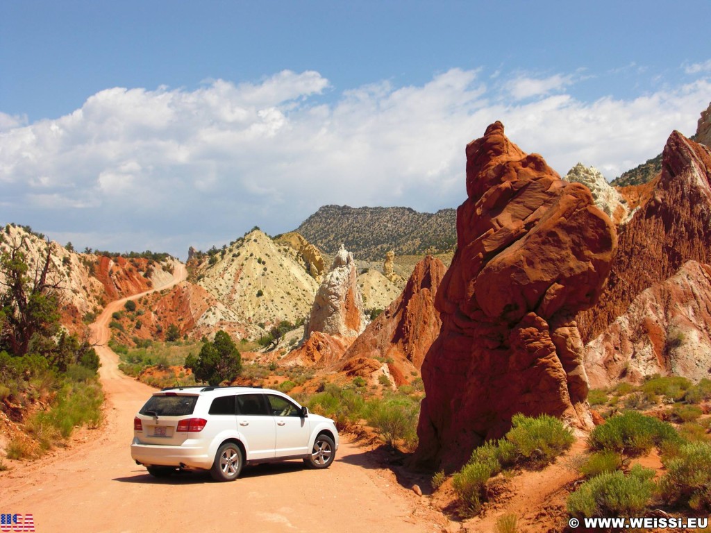 Cottonwood Canyon Road. - Strasse, Auto, Felsen, Felsformation, Sandstein, Steine, Cottonwood Canyon Road, Grand Staircase Escalante National Monument, Canyon - (Paria, Kanab, Utah, Vereinigte Staaten)