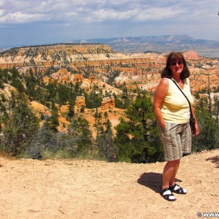 Bryce Canyon National Park. Sunrise Point - Bryce Canyon National Park. - Landschaft, Personen, Sandstein, Sandsteinformationen, Bryce Canyon National Park, Sunrise Point - WEISSINGER Edeltraud - (Bryce Canyon, Utah, Vereinigte Staaten)