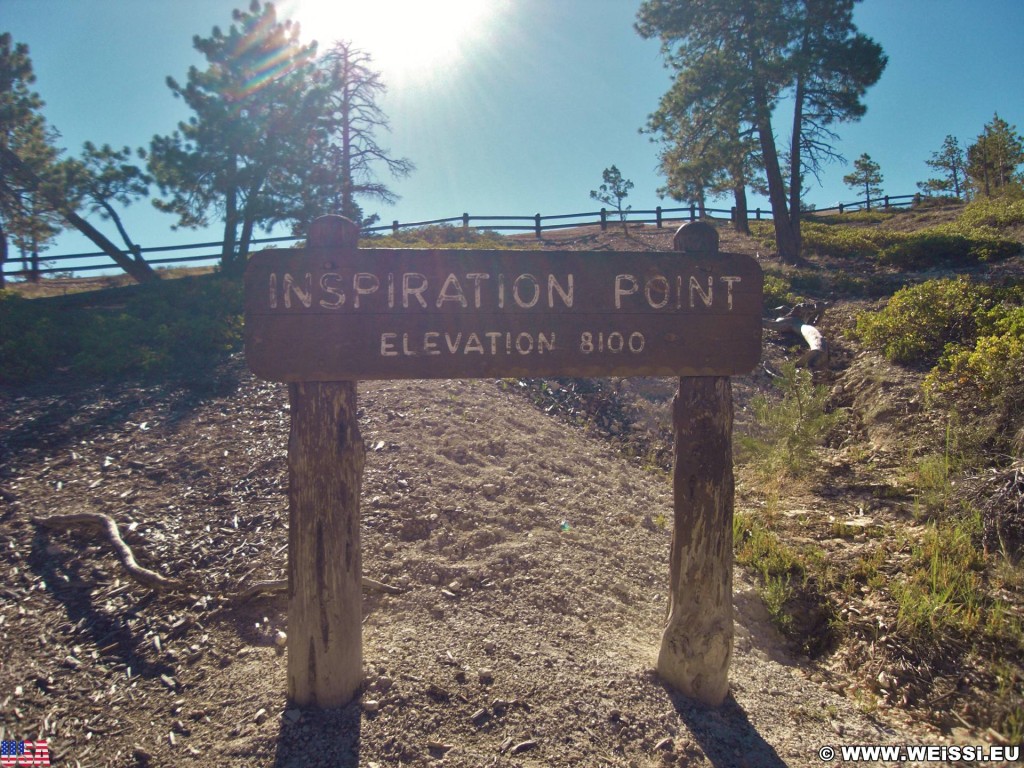 Bryce Canyon National Park. Inspiration Point - Bryce Canyon National Park. - Schild, Tafel, Aussichtspunkt, Wegweiser, Sandstein, Sandsteinformationen, Bryce Canyon National Park, Inspiration Point - (Bryce Canyon, Utah, Vereinigte Staaten)