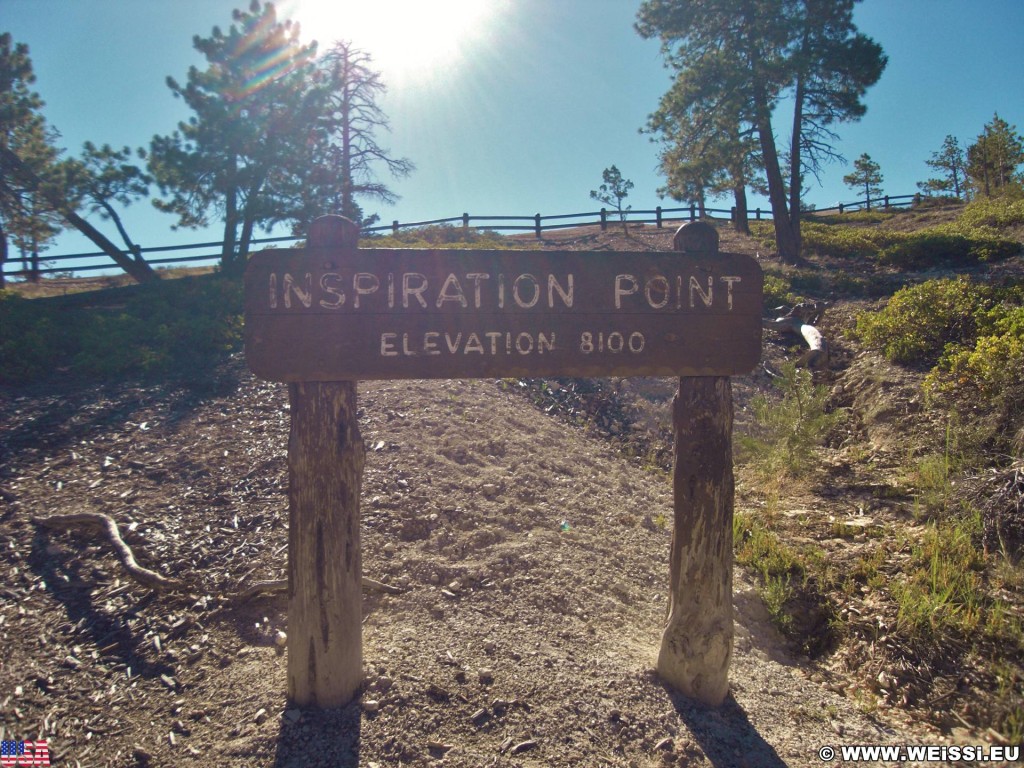 Bryce Canyon National Park. Inspiration Point - Bryce Canyon National Park. - Schild, Tafel, Aussichtspunkt, Wegweiser, Sandstein, Sandsteinformationen, Bryce Canyon National Park, Inspiration Point - (Bryce Canyon, Utah, Vereinigte Staaten)