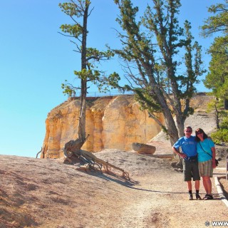 Bryce Canyon National Park. Inspiration Point - Bryce Canyon National Park. - Aussichtspunkt, Personen, Sandstein, Sandsteinformationen, Bryce Canyon National Park, Inspiration Point - WEISSINGER Edeltraud, WEISSINGER Erwin - (Bryce Canyon, Utah, Vereinigte Staaten)