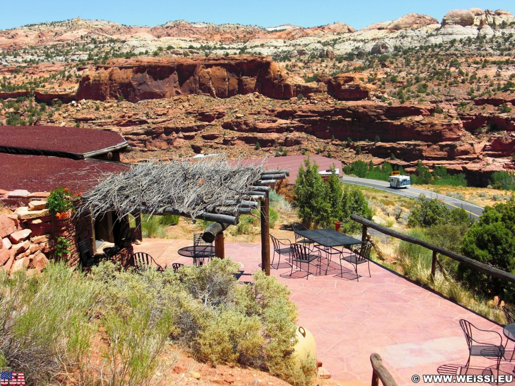 Highway 12 - Scenic Byway. - Gebäude, Landschaft, Grand Staircase Escalante National Monument, Highway 12, Kiva Koffeehouse - (Boulder Town, Escalante, Utah, Vereinigte Staaten)