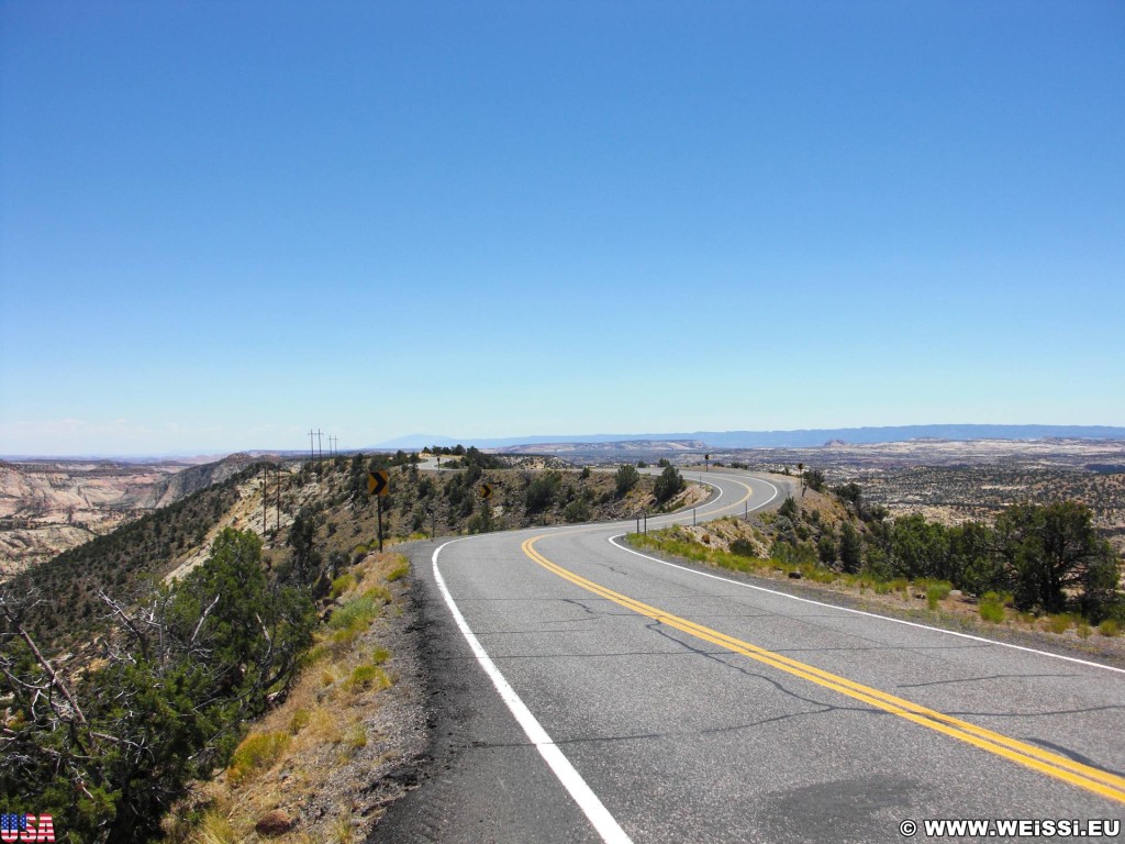 Highway 12 - Scenic Byway. - Strasse, Landschaft, Grand Staircase Escalante National Monument, Highway 12 - (Boulder Town, Boulder, Utah, Vereinigte Staaten)