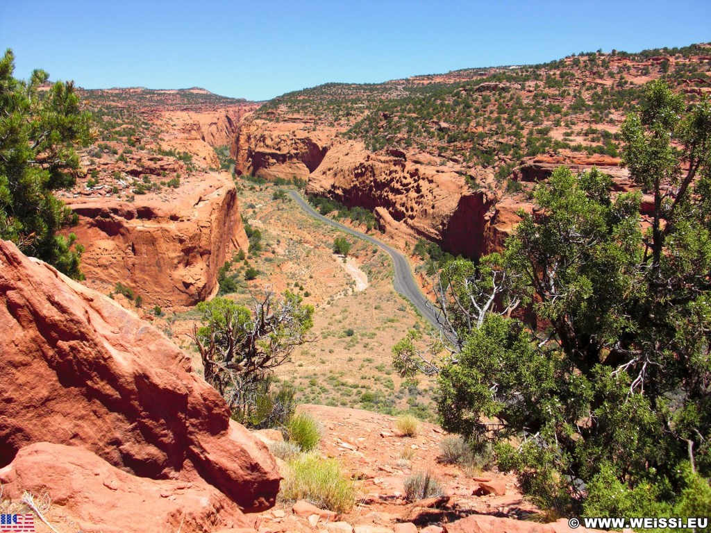 Burr Trail. Burr Trail Scenic Backway. - Strasse, Landschaft, Sandstein, Sandsteinformationen, Grand Staircase Escalante National Monument, Canyon, Scenic Backway, Burr Trail, Long Canyon - (Boulder Town, Boulder, Utah, Vereinigte Staaten)