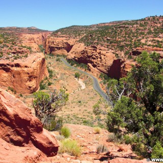 Burr Trail. Burr Trail Scenic Backway. - Strasse, Landschaft, Sandstein, Sandsteinformationen, Grand Staircase Escalante National Monument, Canyon, Scenic Backway, Burr Trail, Long Canyon - (Boulder Town, Boulder, Utah, Vereinigte Staaten)