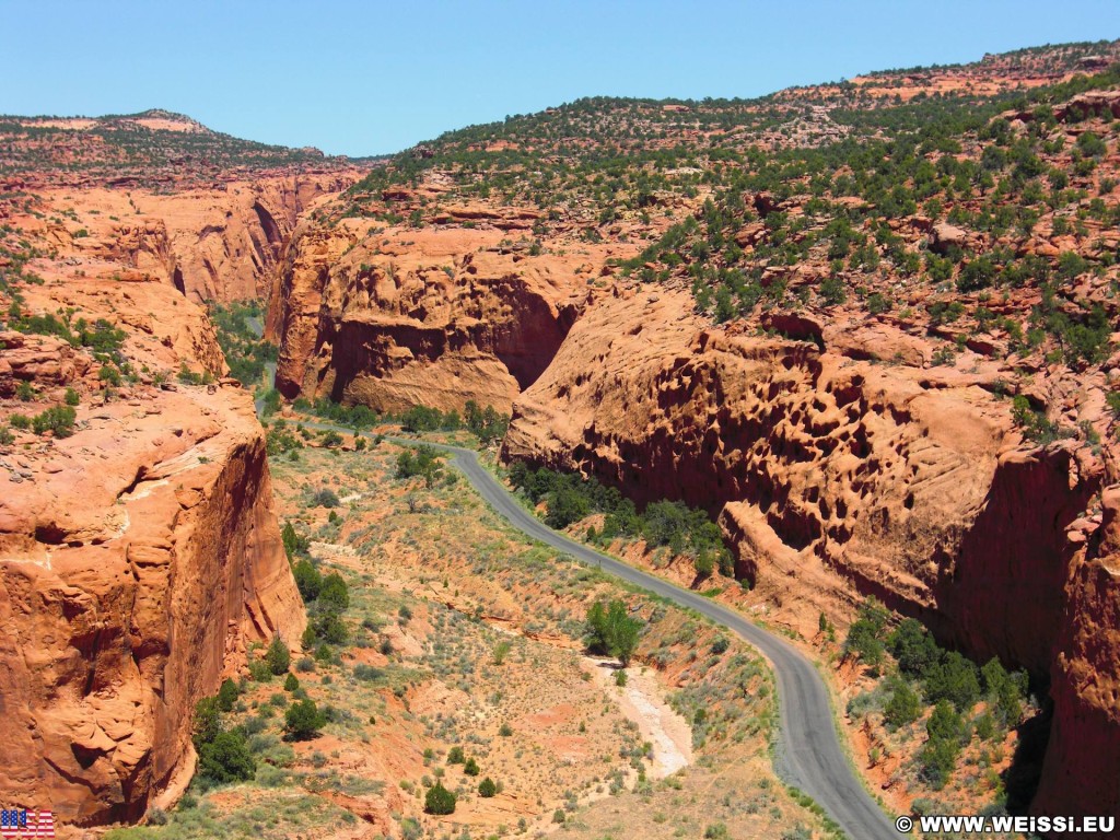 Burr Trail. Burr Trail Scenic Backway. - Strasse, Landschaft, Sandstein, Sandsteinformationen, Grand Staircase Escalante National Monument, Canyon, Scenic Backway, Burr Trail, Long Canyon - (Boulder Town, Boulder, Utah, Vereinigte Staaten)