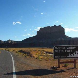 Goblin Valley State Park. - Strasse, Schild, Landschaft, Tafel, Wegweiser, State Park, Goblin Valley, Mushroom Valley - (Hanksville, Green River, Utah, Vereinigte Staaten)