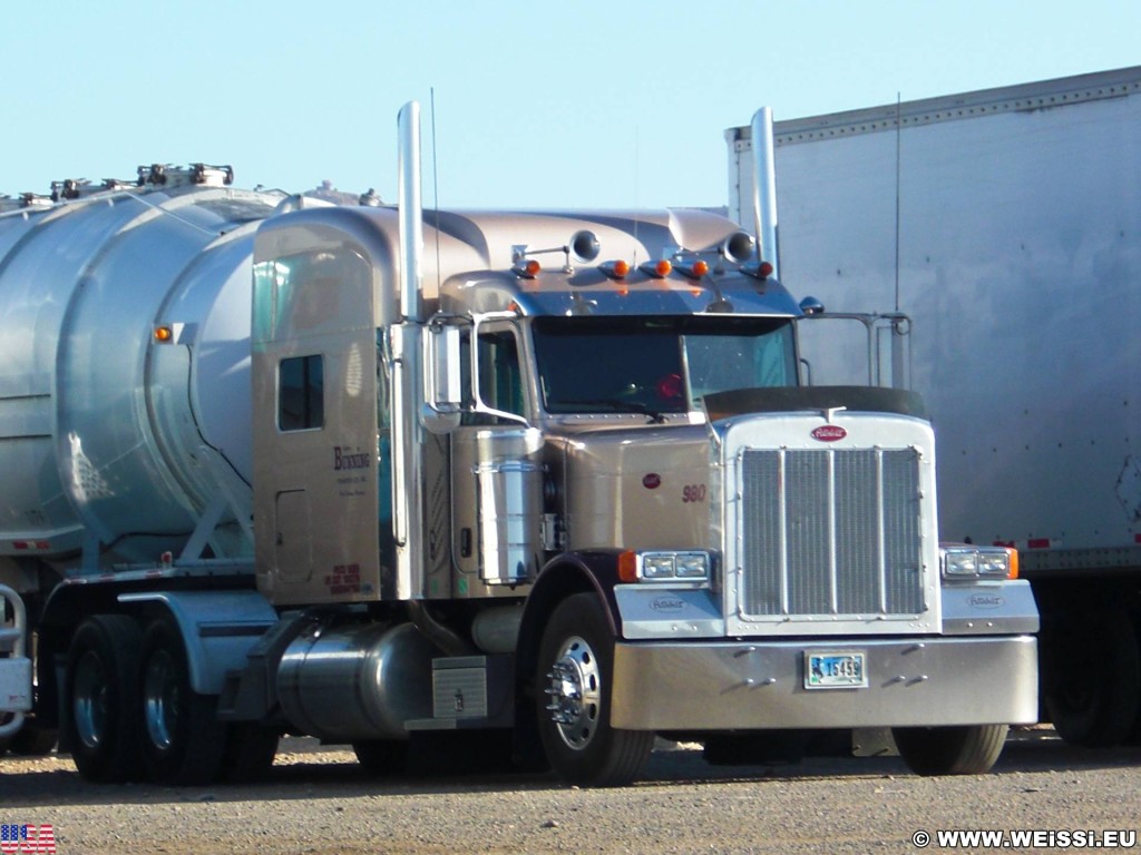 On the road. - Tankstelle, Truck, LKW, On the Road, Gas N Go, Conoco, Truck Stop - (Green River, Utah, Vereinigte Staaten)