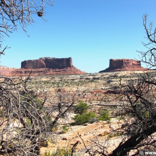 On the road. - Landschaft, Berg, On the Road, Sandstein, Sandsteinformationen, Butte, Hügel - (Moab, Utah, Vereinigte Staaten)