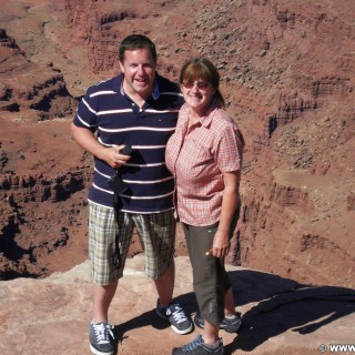 Dead Horse Point State Park. Meander Overlook - Dead Horse Point State Park. - Aussichtspunkt, Personen, State Park, Dead Horse Point State Park, West Rim, Overlook, Meander Overlook - WEISSINGER Andreas, WEISSINGER Edeltraud - (Moab, Utah, Vereinigte Staaten)