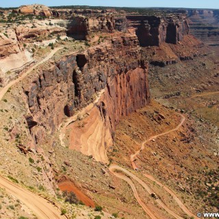 Canyonlands National Park. Shafer Canyon - Canyonlands National Park. - kurvenreich, Serpentinen, Strasse, Landschaft, Aussichtspunkt, Felswand, Sandstein, Canyon, Overlook, Canyonlands National Park, Shafer Canyon Overlook - (Moab, Utah, Vereinigte Staaten)